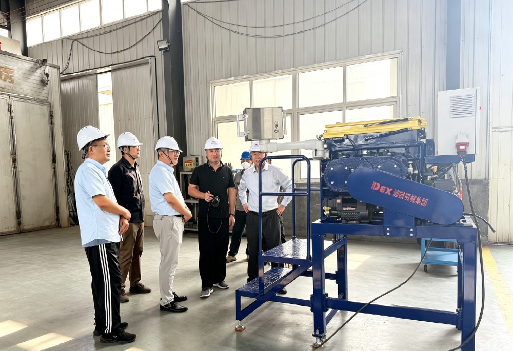 混凝土与水泥制品协会领导与清华大学专家组莅临青岛迪凯机械集团，开展混凝土新材料专项试验研究及技术交流！